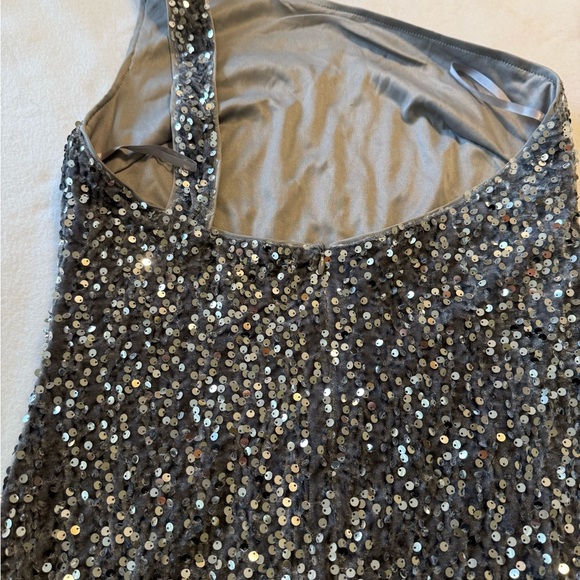 New One Shoulder Body-con Sleeveless Grey Sequence Short Dress. Size Large. - Picture 16 of 16